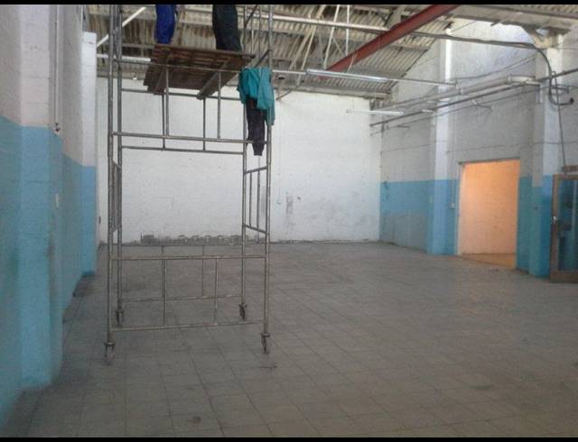 250M² FACTORY RENTED IN LANSDOWNE